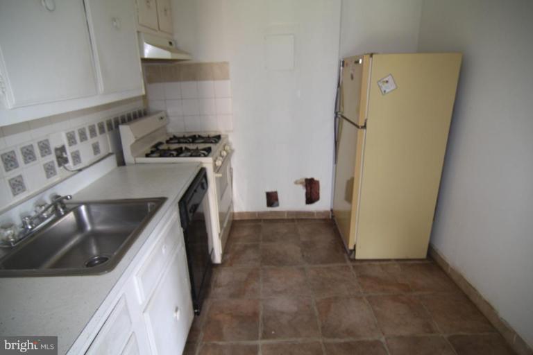 3820 Bel Pre Road, Unit 38206 Silver Spring, MD 20906 - Photo 4 of 4 Kitchen
