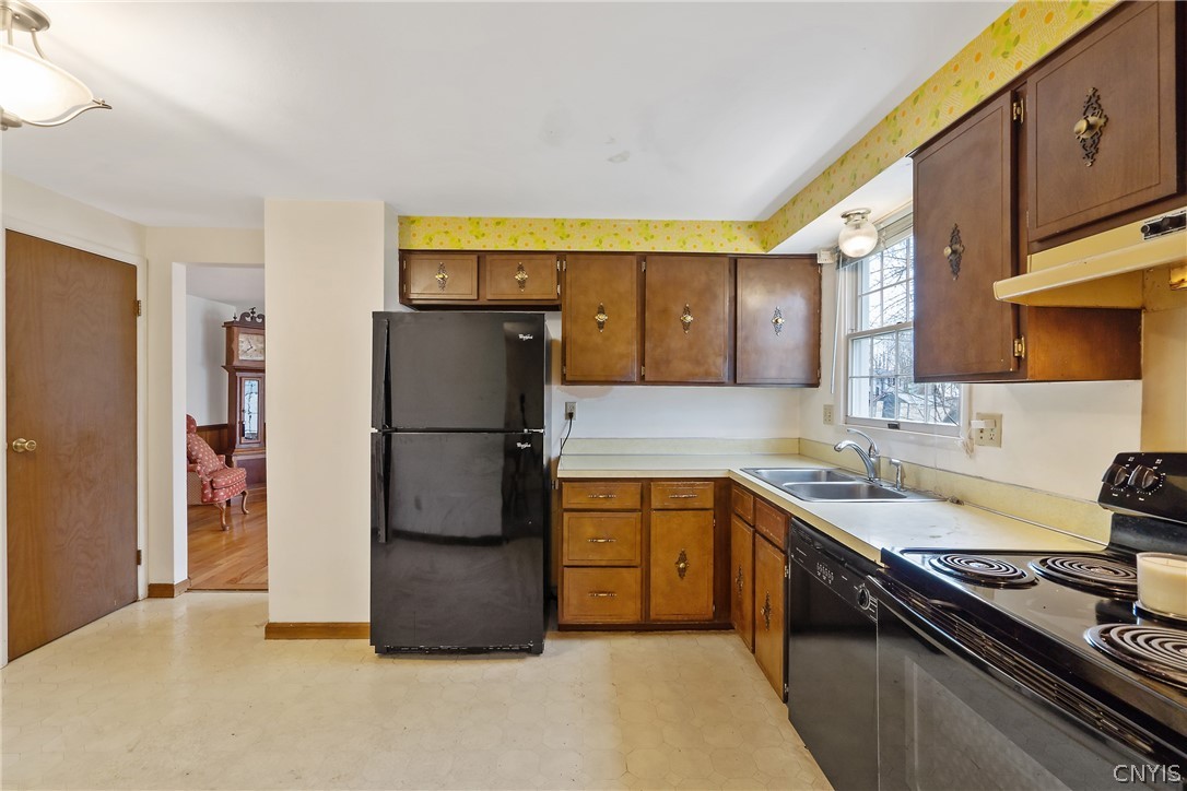 5984 Darby Road Cicero, NY 13039 - Photo 11 of 43 Add an island for prep space!