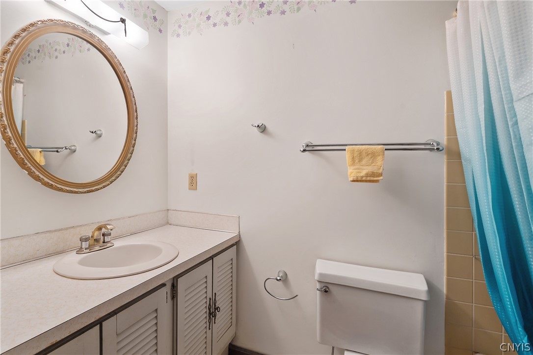 5984 Darby Road Cicero, NY 13039 - Photo 26 of 43 2nd floor full bathroom