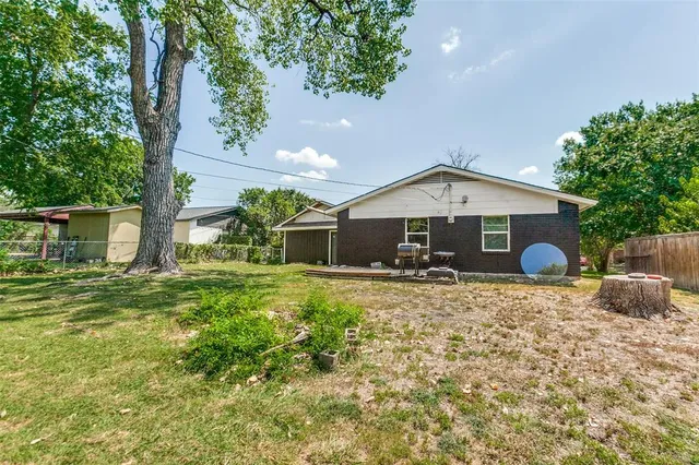 a front view of house with backyard and trees