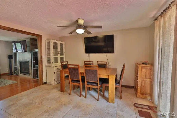 $399,000 | 207 Lakewood Drive, Hillsboro, IL 62049