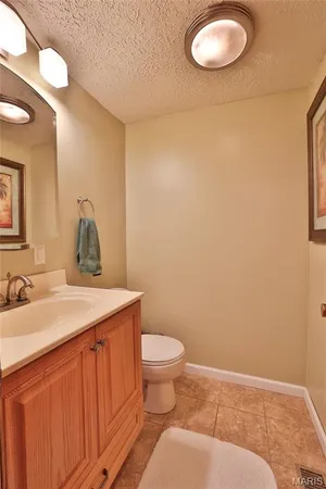 $399,000 | 207 Lakewood Drive, Hillsboro, IL 62049