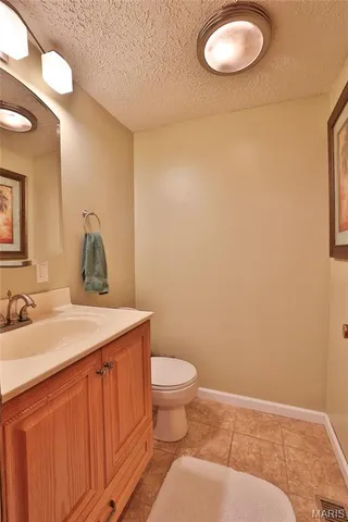 $399,000 | 207 Lakewood Drive, Hillsboro, IL 62049