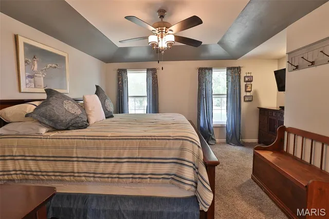 $399,000 | 207 Lakewood Drive, Hillsboro, IL 62049