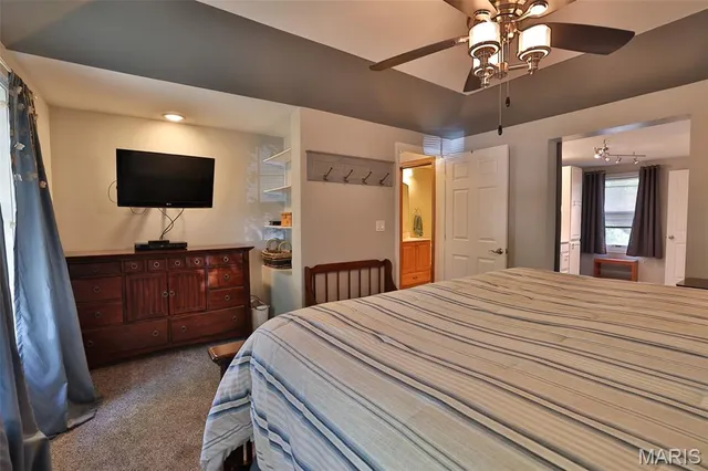 $399,000 | 207 Lakewood Drive, Hillsboro, IL 62049