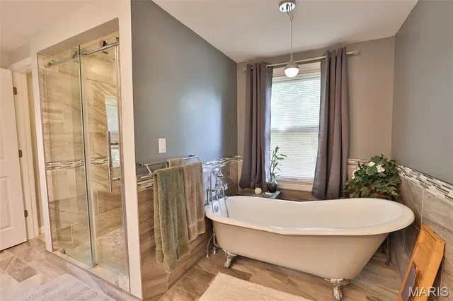 $399,000 | 207 Lakewood Drive, Hillsboro, IL 62049