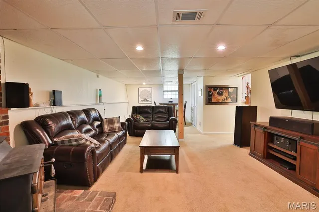 $399,000 | 207 Lakewood Drive, Hillsboro, IL 62049