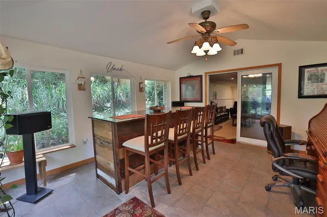 $399,000 | 207 Lakewood Drive, Hillsboro, IL 62049