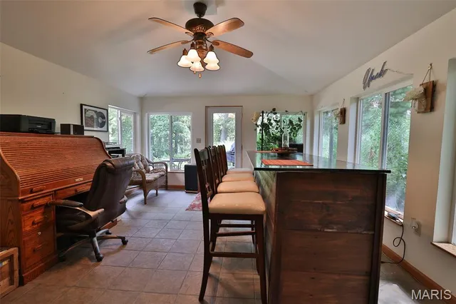 $399,000 | 207 Lakewood Drive, Hillsboro, IL 62049