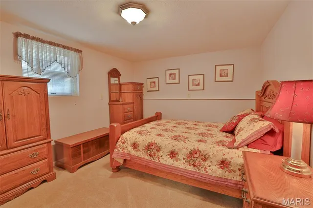 $399,000 | 207 Lakewood Drive, Hillsboro, IL 62049