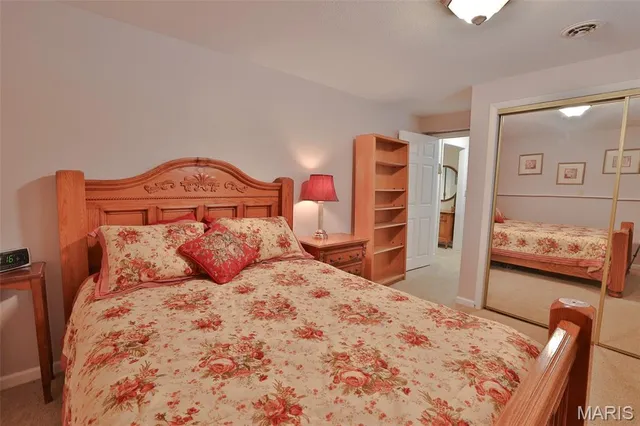 $399,000 | 207 Lakewood Drive, Hillsboro, IL 62049