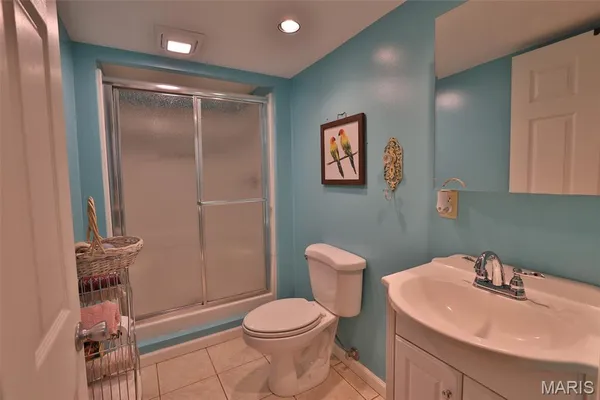 $399,000 | 207 Lakewood Drive, Hillsboro, IL 62049