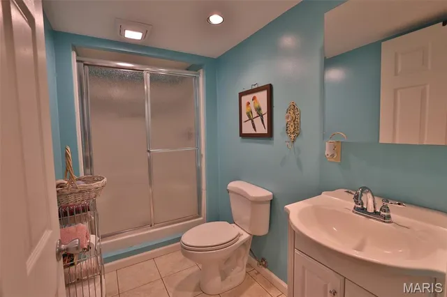 $399,000 | 207 Lakewood Drive, Hillsboro, IL 62049