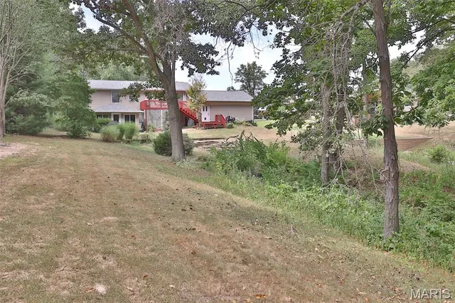 $399,000 | 207 Lakewood Drive, Hillsboro, IL 62049