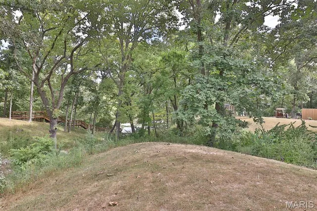 $399,000 | 207 Lakewood Drive, Hillsboro, IL 62049