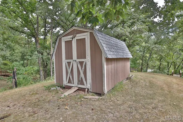 $399,000 | 207 Lakewood Drive, Hillsboro, IL 62049