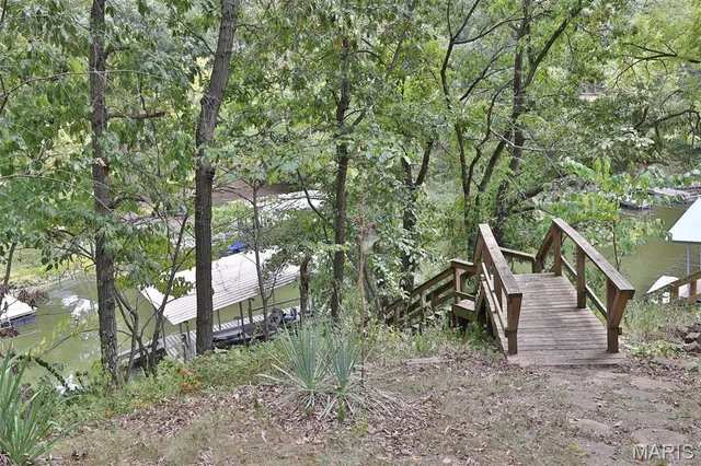 $399,000 | 207 Lakewood Drive, Hillsboro, IL 62049