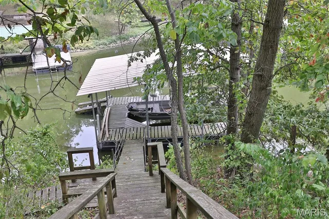 $399,000 | 207 Lakewood Drive, Hillsboro, IL 62049