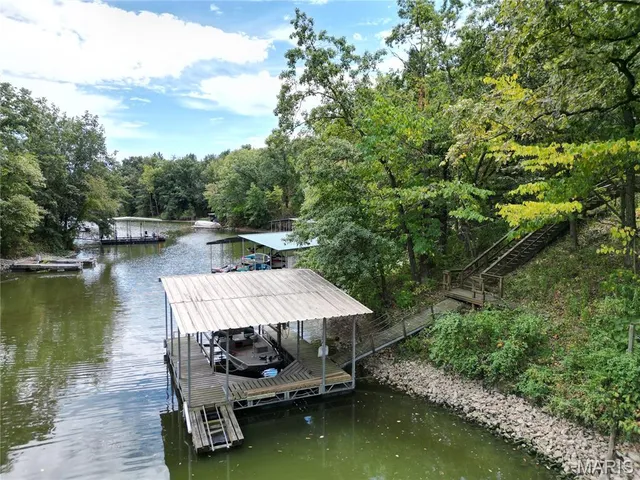 $399,000 | 207 Lakewood Drive, Hillsboro, IL 62049