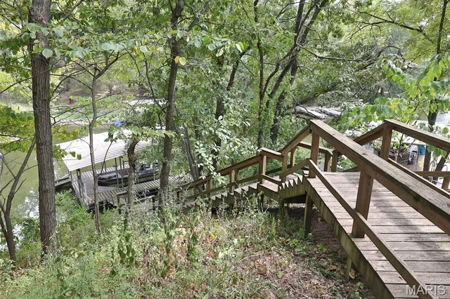 $399,000 | 207 Lakewood Drive, Hillsboro, IL 62049