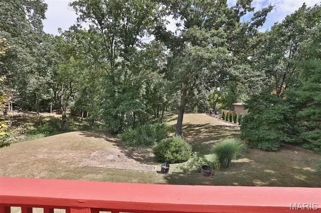 $399,000 | 207 Lakewood Drive, Hillsboro, IL 62049