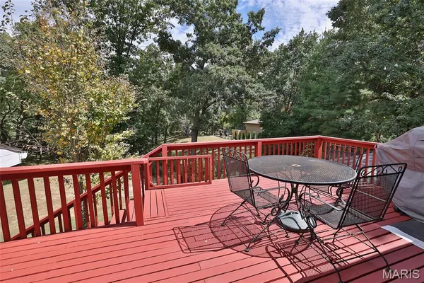 $399,000 | 207 Lakewood Drive, Hillsboro, IL 62049