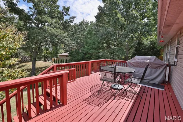 $399,000 | 207 Lakewood Drive, Hillsboro, IL 62049