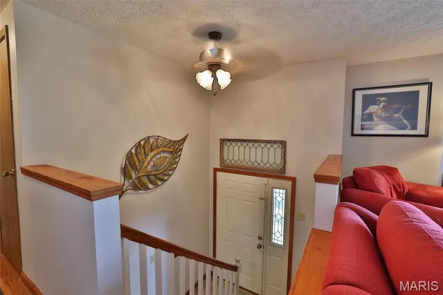 $399,000 | 207 Lakewood Drive, Hillsboro, IL 62049