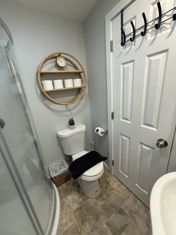 $2,000 | 19 Auburn Avenue, Unit 1, Hampton, NH 03842