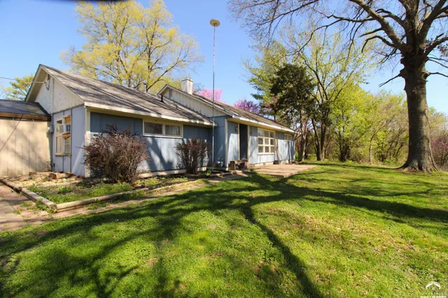 $270,000 | 25388 Chieftain Road, Lawrence, KS 66044