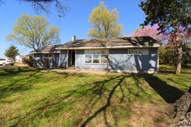 $270,000 | 25388 Chieftain Road, Lawrence, KS 66044