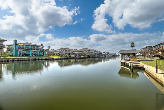 $524,900 | 1095 Redfish Street, Bayou Vista, TX 77563