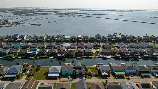 $524,900 | 1095 Redfish Street, Bayou Vista, TX 77563