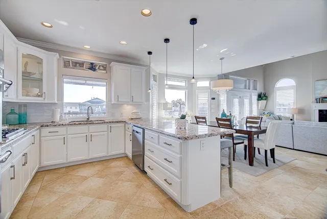 $524,900 | 1095 Redfish Street, Bayou Vista, TX 77563