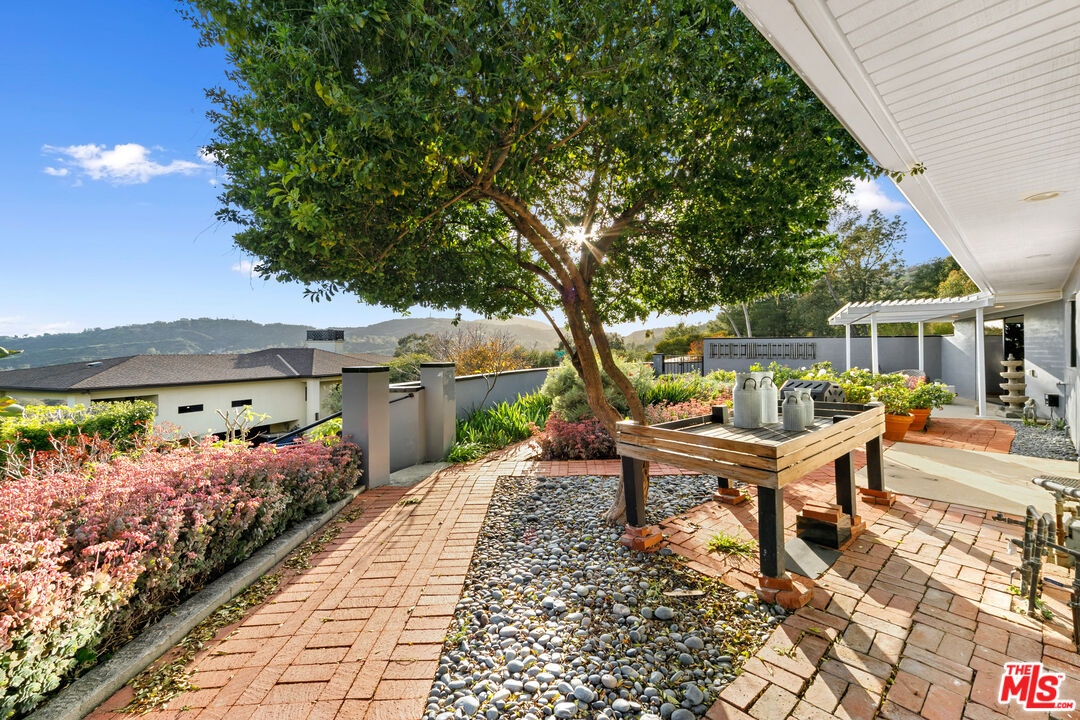 1820 Braemar Road Pasadena, CA 91103 - Photo 12 of 75