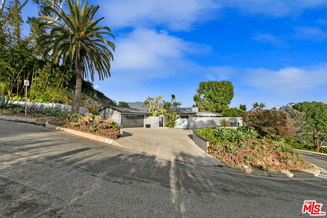 1820 Braemar Road Pasadena, CA 91103 - Photo 2 of 75