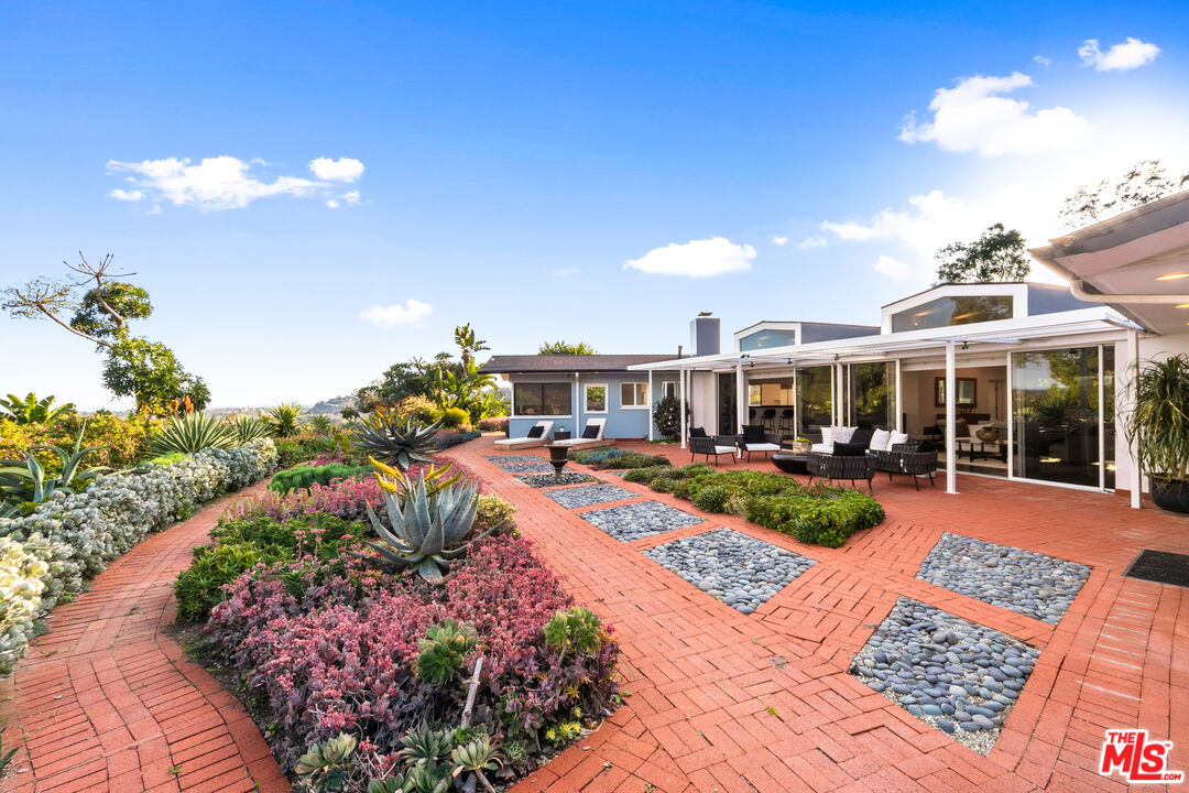 1820 Braemar Road Pasadena, CA 91103 - Photo 23 of 75 a view of a house with swimming pool and sitting area
