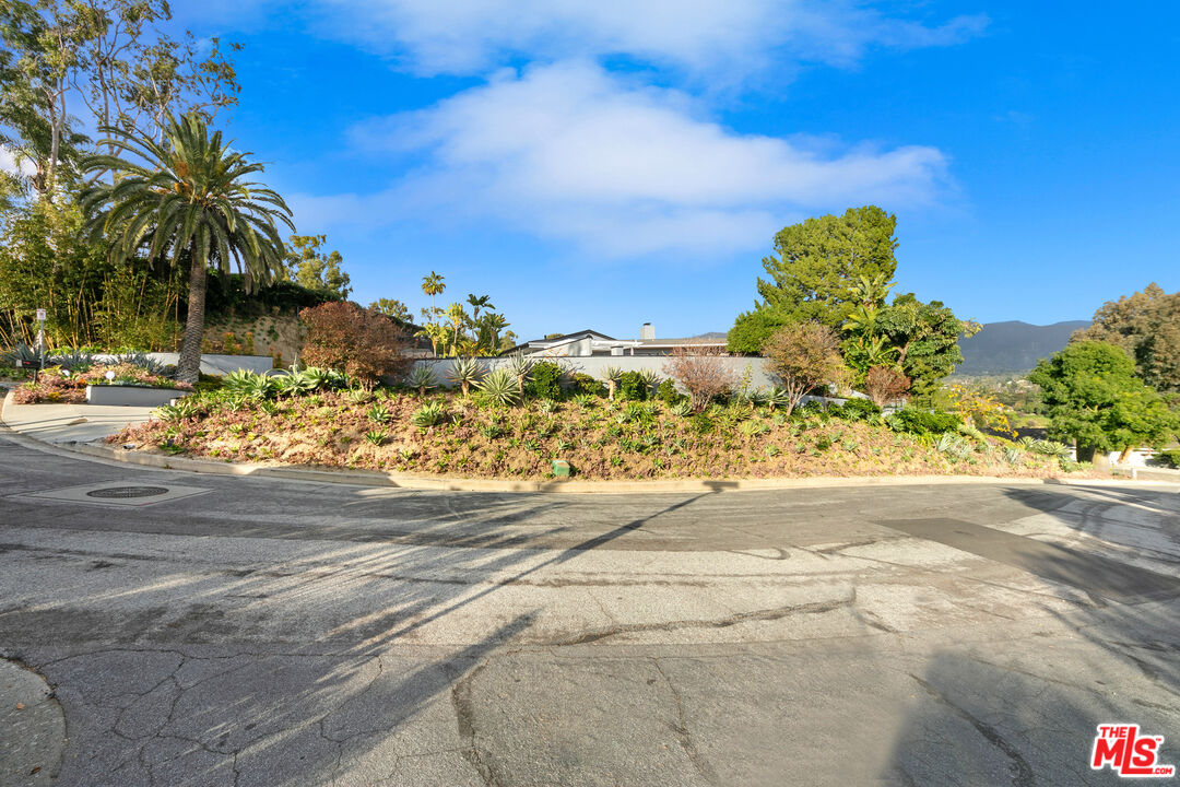 1820 Braemar Road Pasadena, CA 91103 - Photo 3 of 75 a view of a pathway with a ocean view