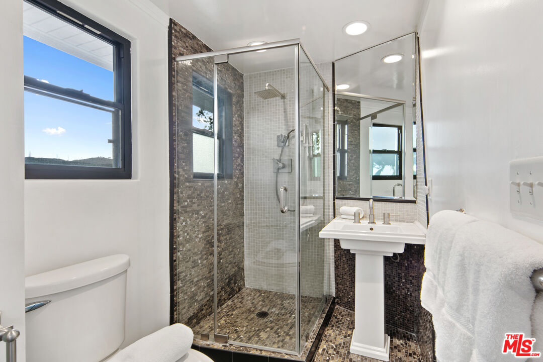 1820 Braemar Road Pasadena, CA 91103 - Photo 39 of 75 a bathroom with a shower a sink and a toilet