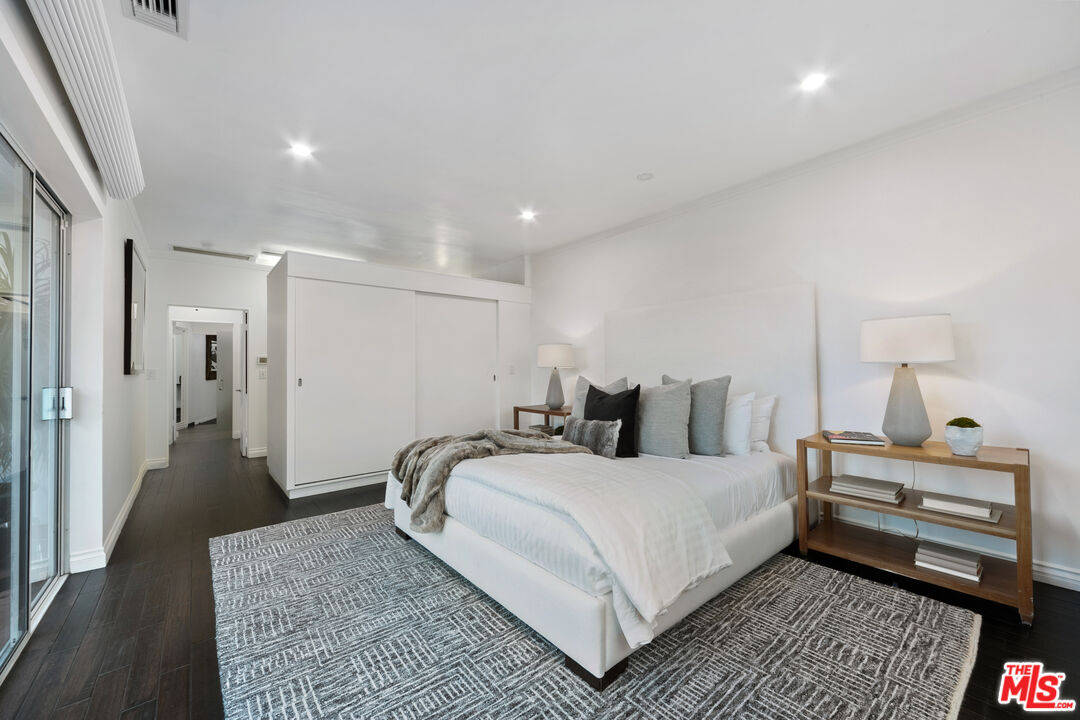 1820 Braemar Road Pasadena, CA 91103 - Photo 49 of 75 a bedroom with a bed and a dresser