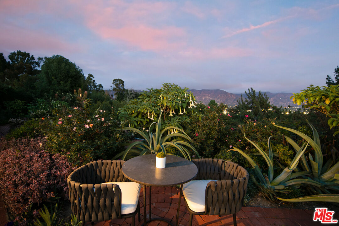 1820 Braemar Road Pasadena, CA 91103 - Photo 55 of 75 a view of balcony and patio