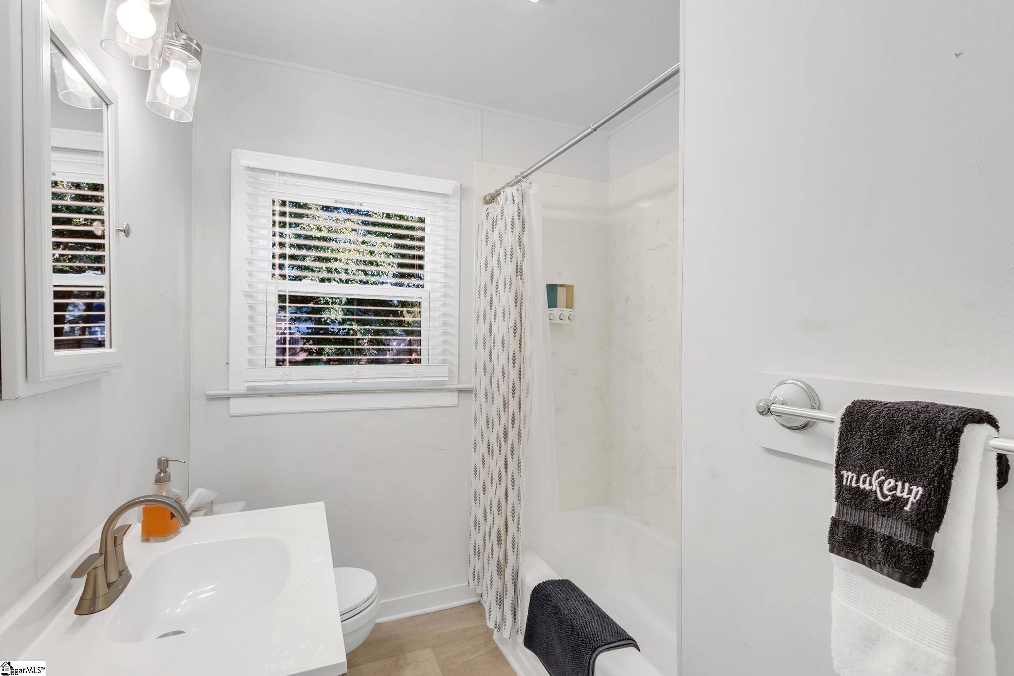 116 Pendleton Road Greenville, SC 29611 - Photo 11 of 19