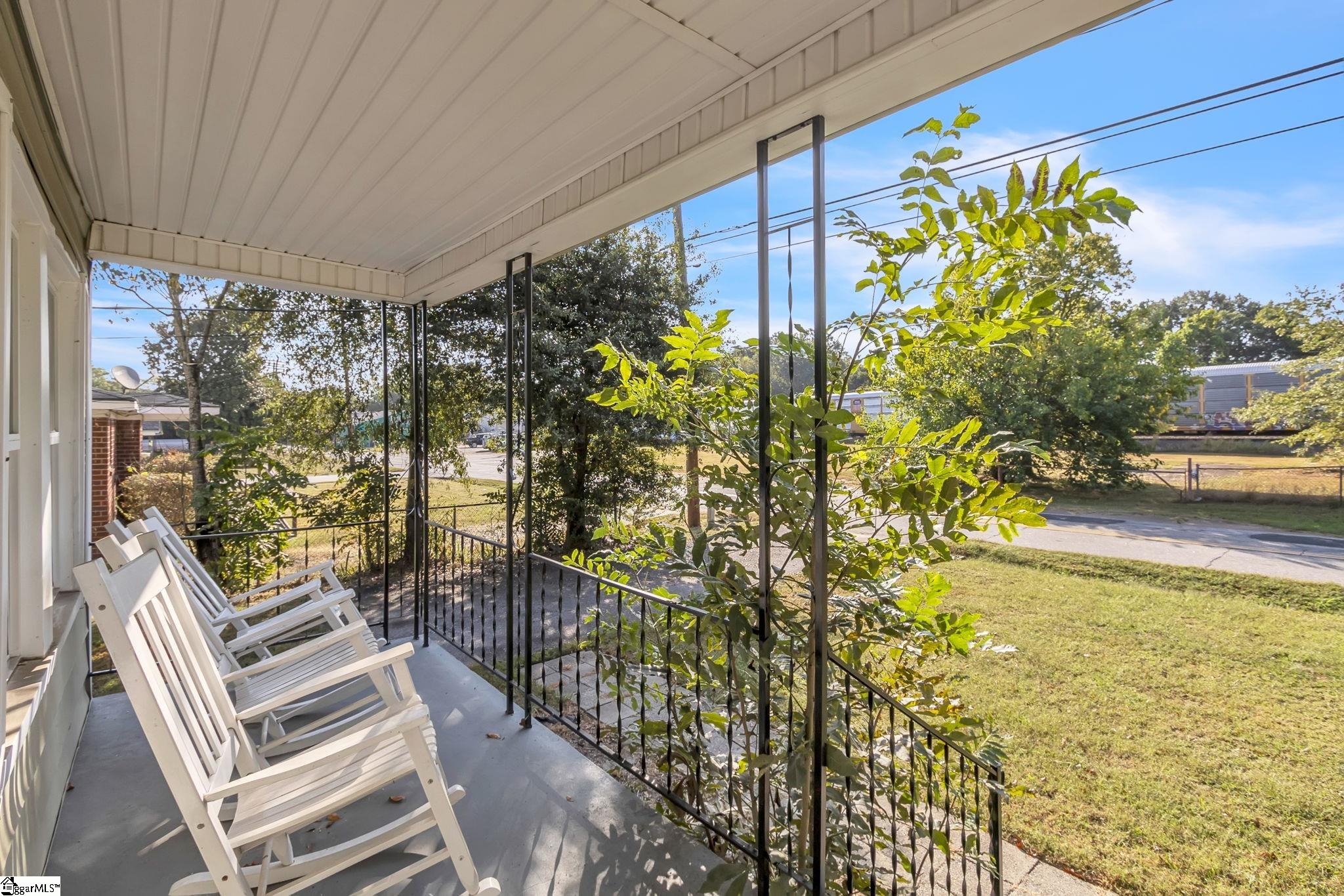 116 Pendleton Road Greenville, SC 29611 - Photo 2 of 19