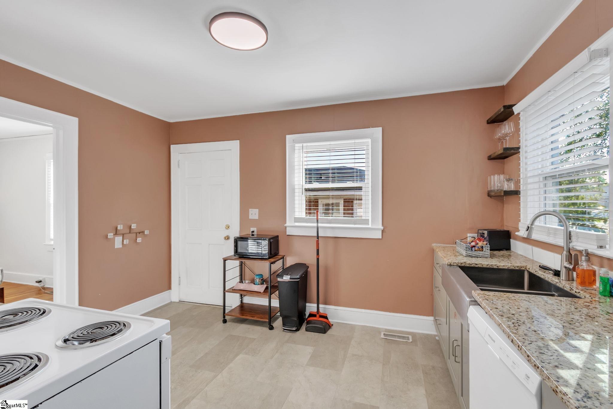 116 Pendleton Road Greenville, SC 29611 - Photo 7 of 19