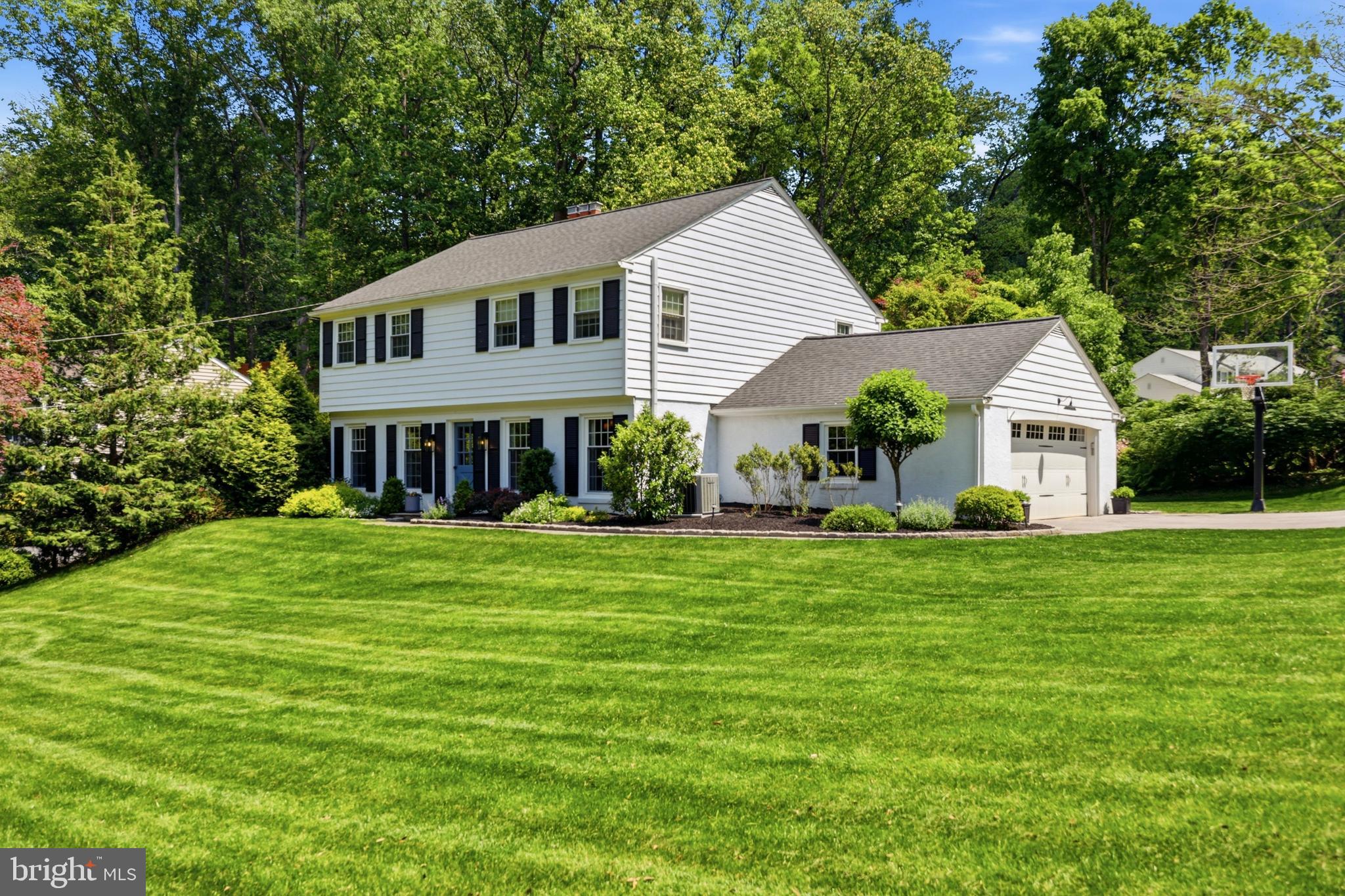 566 Upper Weadley Road Wayne, PA 19087 - Photo 2 of 50 Driveway accessed via quiet cul de sac