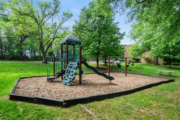 $169,900 | 9804 Georgia Avenue, Unit 23302, Silver Spring, MD 20902