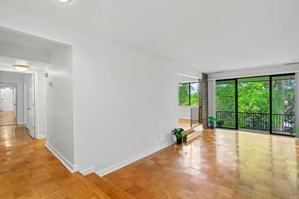 $169,900 | 9804 Georgia Avenue, Unit 23302, Silver Spring, MD 20902
