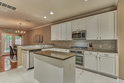 $3,500 | 15 Cobble Gate Place, The Woodlands, TX 77381