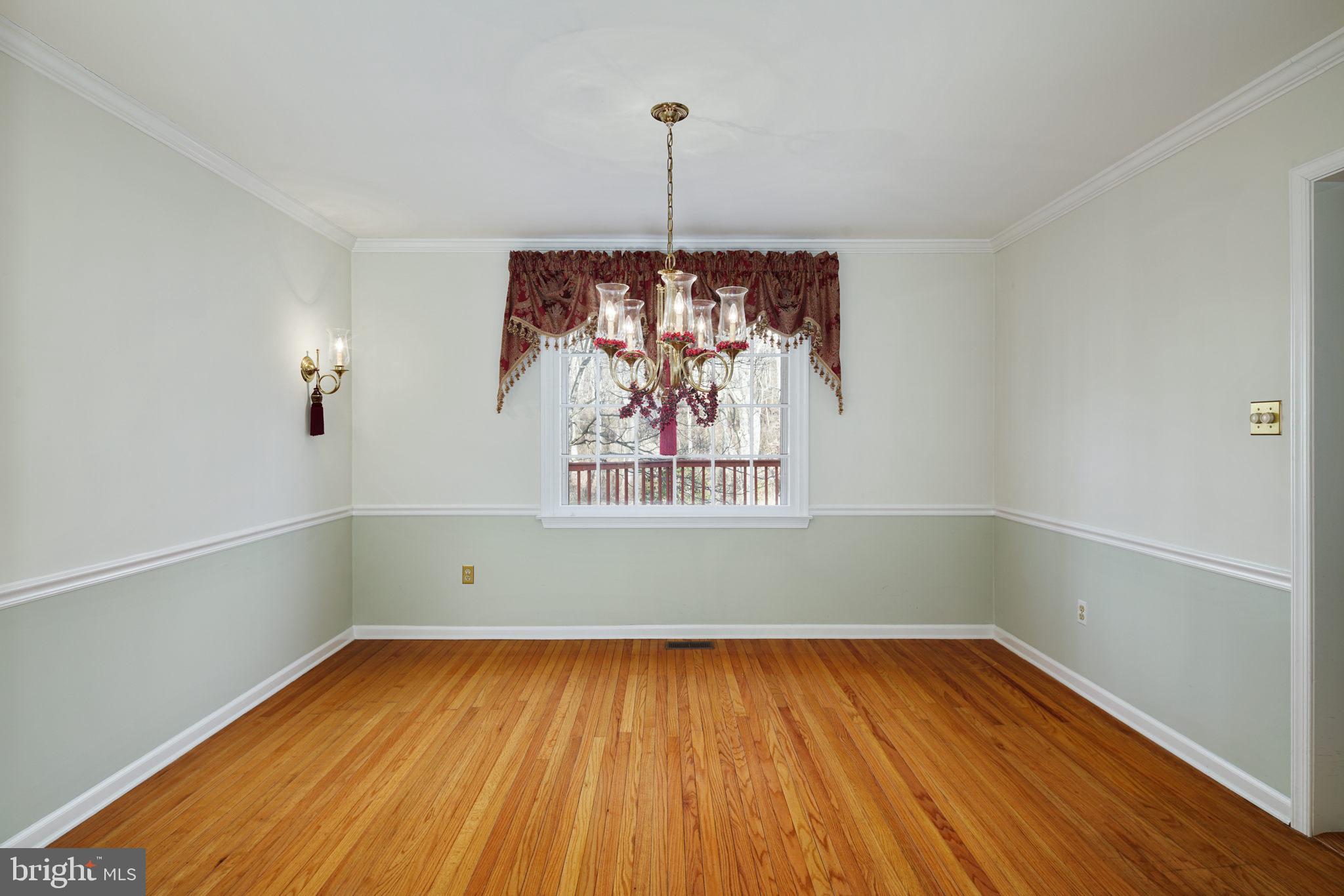 6028 Goshen Road Newtown Square, PA 19073 - Photo 4 of 32 Dining room