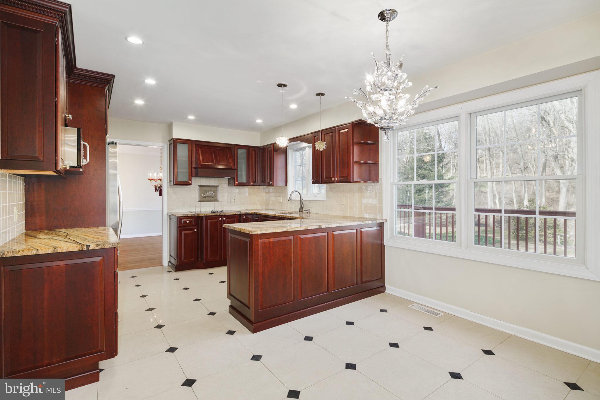 6028 Goshen Road Newtown Square, PA 19073 - Photo 6 of 32 Eat-in kitchen area